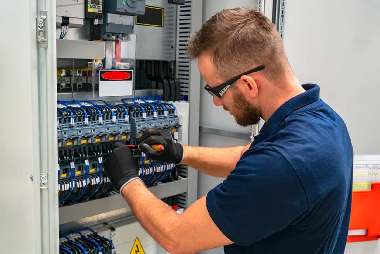 Elektroniker für Energie- und Gebäudetechnik (m/w/d) bei Elektrodienst Richter in Reichertshofen